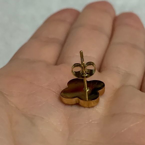 Red and Gold Clover Earrings - Picture 16 of 16